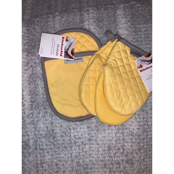 KitchenAid Potholder and Oven Mitts - Picture 2 of 2